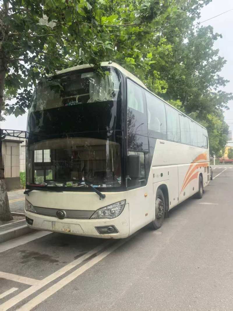 2014年7月上牌一層半55座宇通6118氣囊中門車