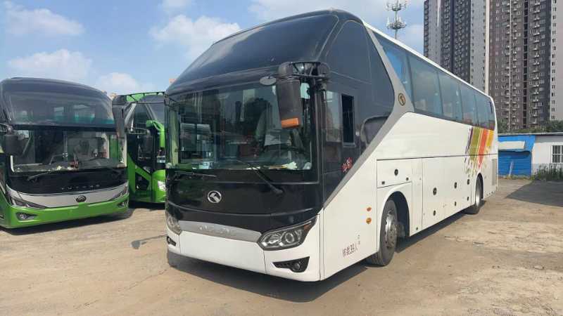 2015年6月上牌39座國(guó)四帶腿托金龍6125一手氣囊旅游車