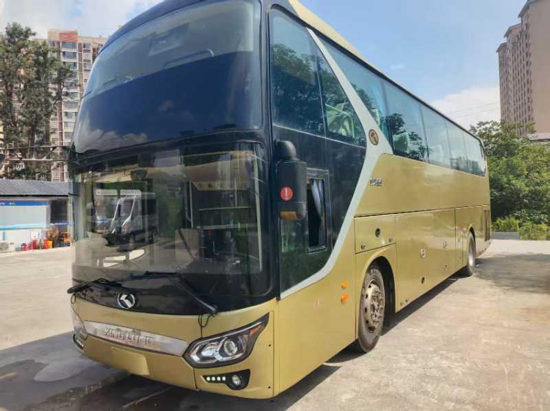 2016年5月上牌一層半39座國(guó)四金龍6119氣囊中門車