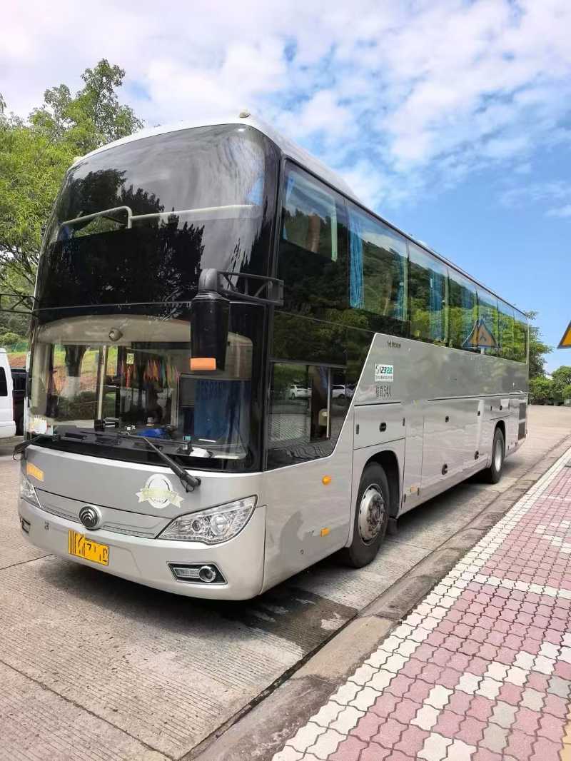 2017年7月上牌一層半54座宇通6118一手旅游車(chē)