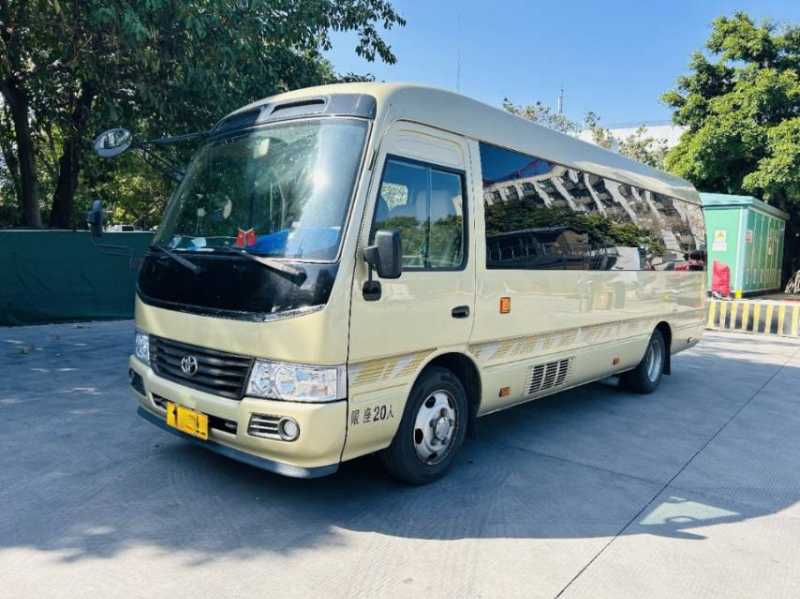 2022年6月 粵牌非營(yíng)運(yùn)汽油4.0行政版20座豐田考斯特