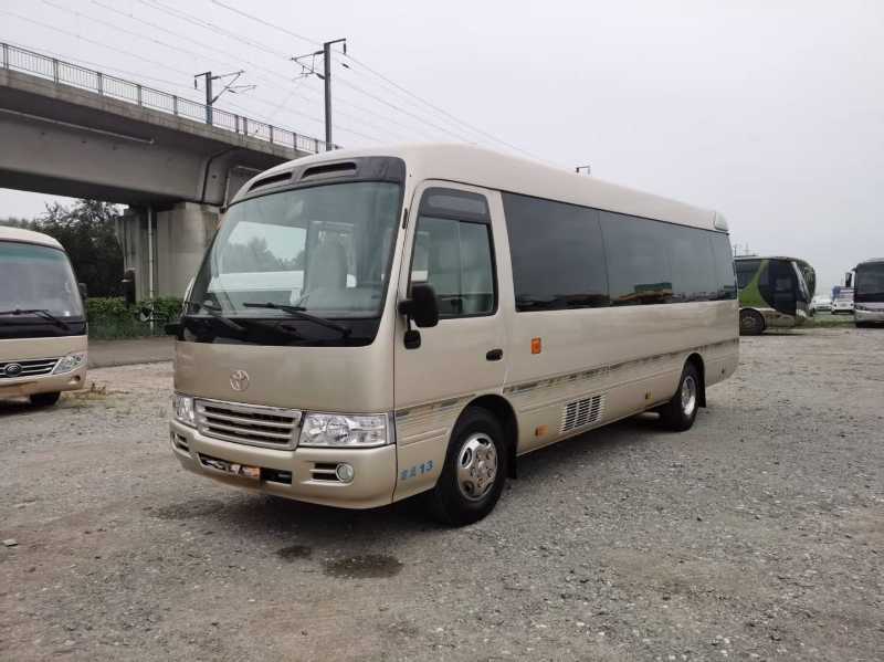 2012年10月 13座非營運豪華版封閉窗外擺門考斯特