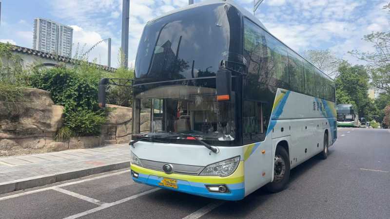 2015年11月上牌55座一層半國四六條新輪胎宇通6118氣囊營運車