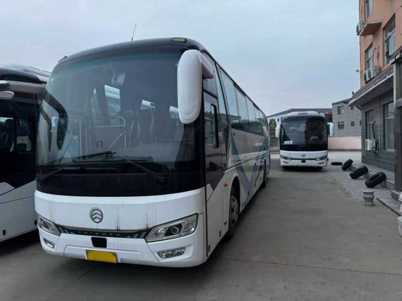 2023年10月上牌多臺(tái)國(guó)六非營(yíng)運(yùn)有公告50座金旅6122氣囊車