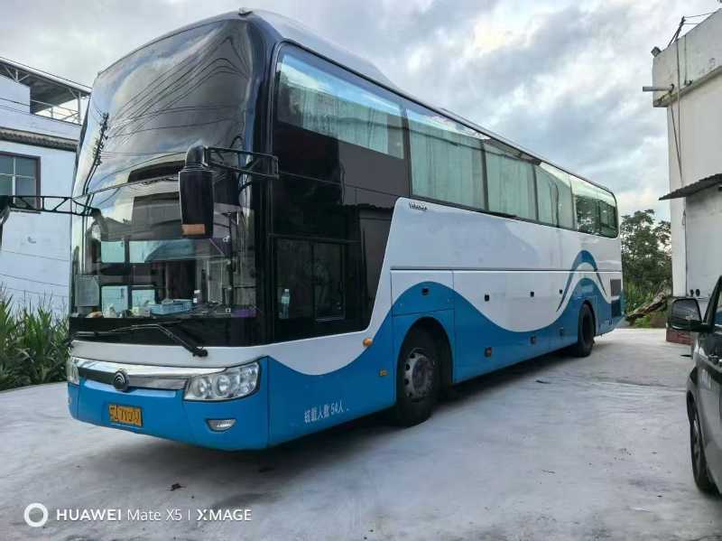 2017年9月上牌一層半54座帶衛(wèi)生間雙開(kāi)門(mén)宇通6126旅游車(chē)