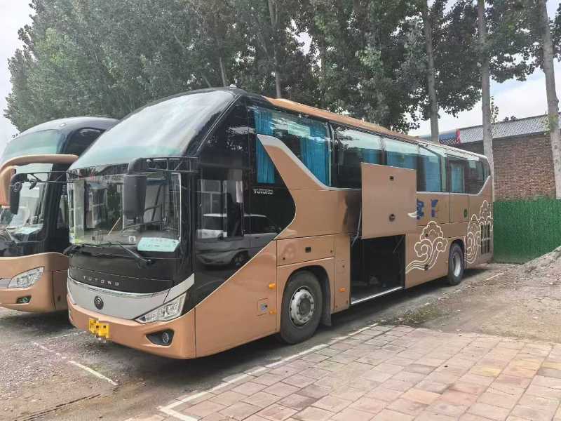 2021年10月上牌多臺(tái)北方配國(guó)六有公告50座宇通6120氣囊旅游車(chē)