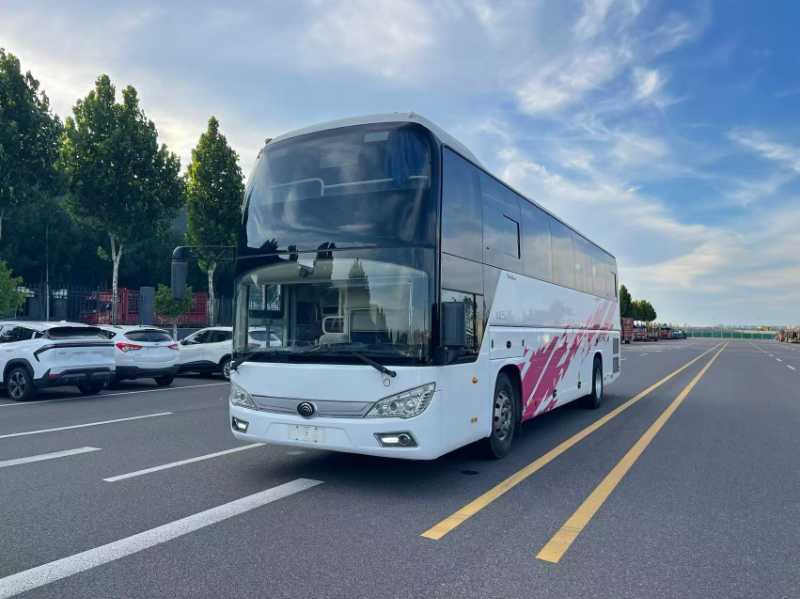 2016年上牌一層半55座雙門鍋爐暖風司機睡倉宇通6118旅游車