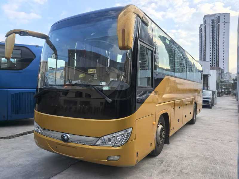 2015年8月上牌39座帶中門宇通6107氣囊車