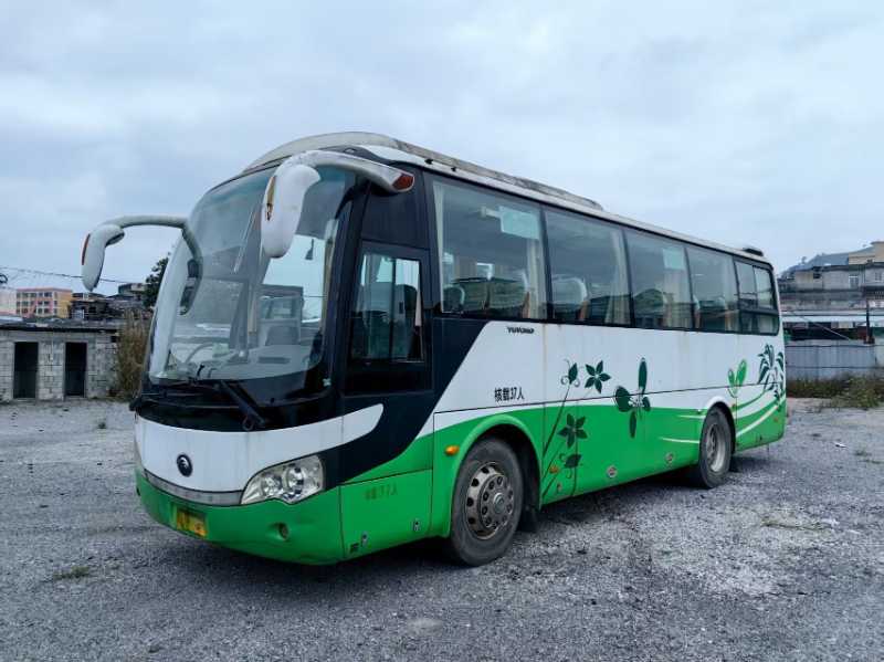 2013年上牌37座宇通6808氣囊車