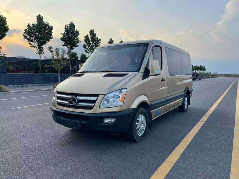 2017年6月上牌多臺(tái)7座藍(lán)牌金龍小型普通客車