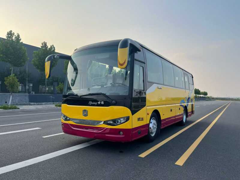 2017年8月上牌38座國五中通6906氣囊旅游車