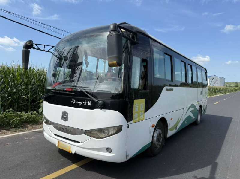 2017年11月上牌兩臺東北配45座寧德時代中通6808公交版