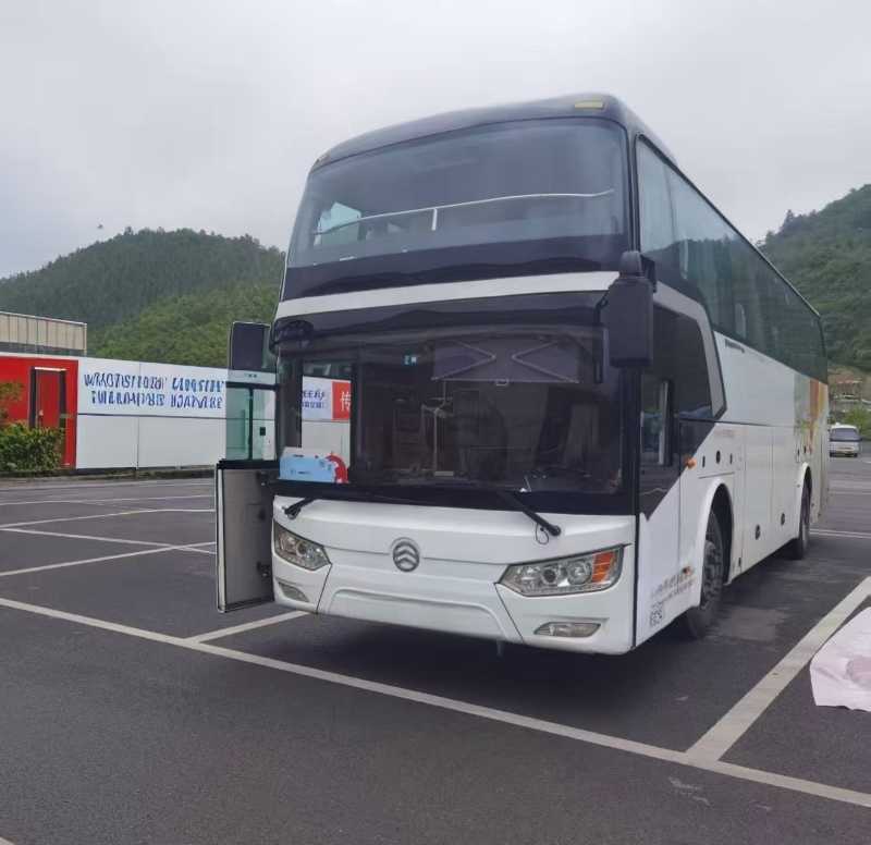 2017年10月上牌54座國五金旅6112氣囊中門旅游車