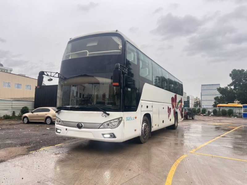 2017年4月上牌粵牌國(guó)五一層半54座友司機(jī)睡倉(cāng)宇通旅游車(chē)