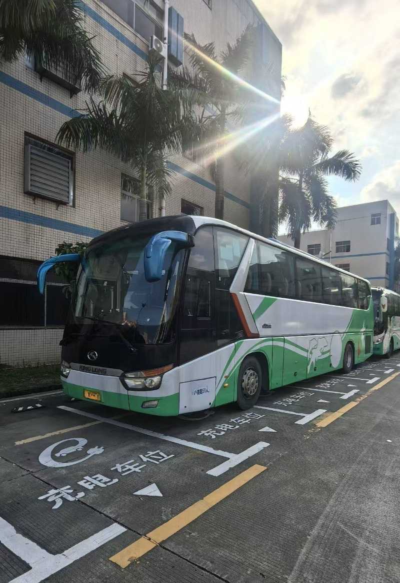 2015年9月同款2臺12米51座國四金龍中門營運車