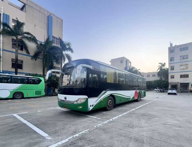 2014年9月上牌多臺12米51座有中門宇通6121旅游車