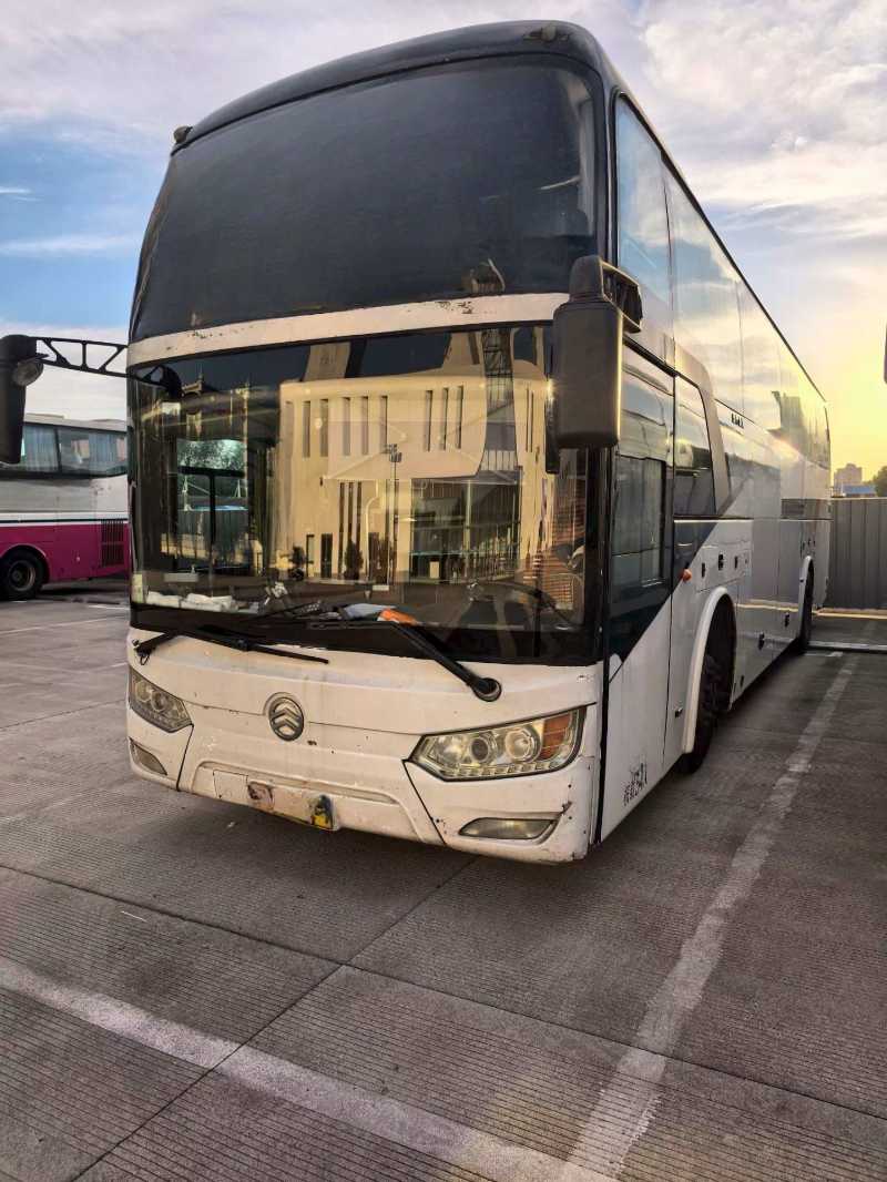 2017年9月上牌一層半54座金旅6112有中門營運車