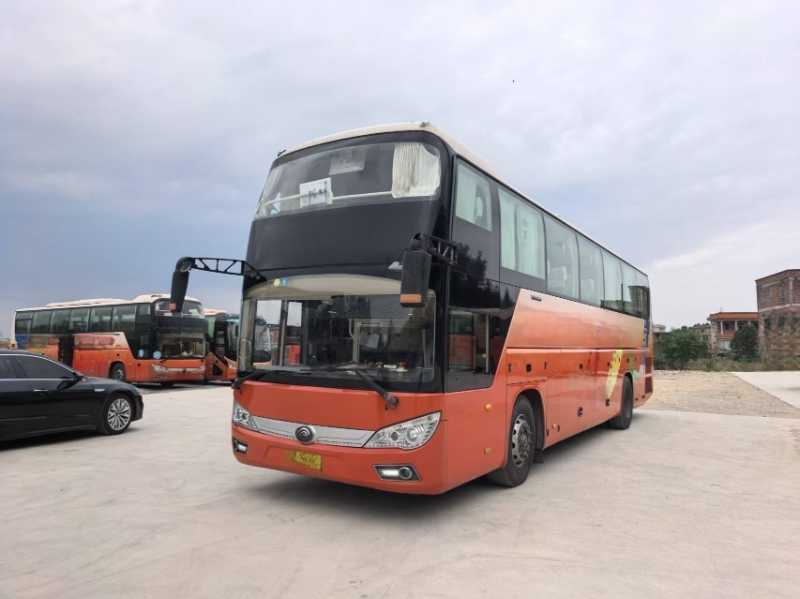 2017年4月上牌國(guó)五一層半54座有暖氣中門(mén)宇通6118旅游車(chē)