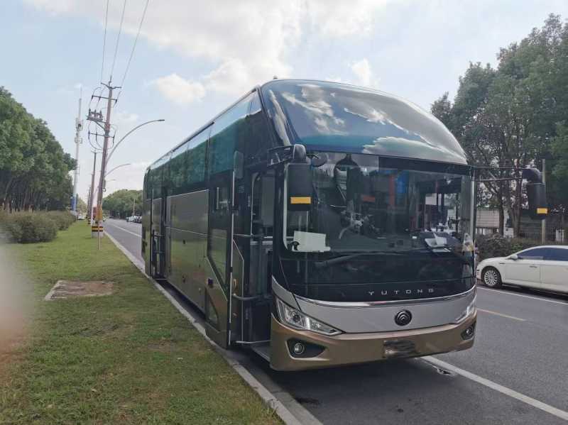 2021年10月上牌多臺(tái)國(guó)六有公告50座宇通6120中空玻璃氣囊車(chē)