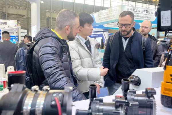 科技賦能！通達(dá)電氣攜多款創(chuàng)新產(chǎn)品亮相第十四屆上海國際客車展