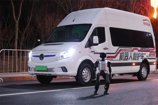 當(dāng)好機(jī)器人半馬“金牌隊(duì)醫(yī)” 福田圖雅諾交付“人機(jī)共融”新答卷