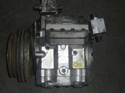 出售二手大客發(fā)動(dòng)機(jī) 變速箱 壓縮機(jī) 佩特萊發(fā)電機(jī)