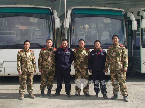 服務(wù)結(jié)束 軍民合影