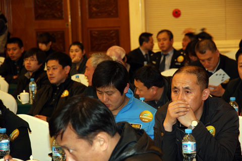 會(huì)場(chǎng)嘉賓滿(mǎn)座