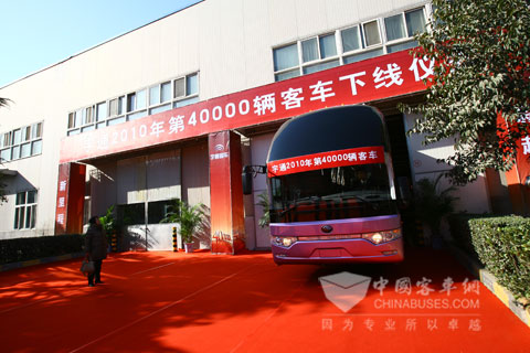 車輛駛出車間的瞬間