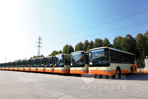 27輛綠色環(huán)保公交車(chē)整裝待發(fā)