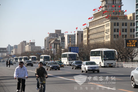 連續(xù)七年服務(wù)兩會(huì) 宇通品牌照亮中國(guó)