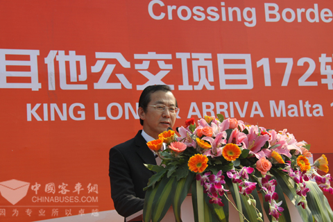 金龍客車總經(jīng)理郭仁祥在交車儀式致詞