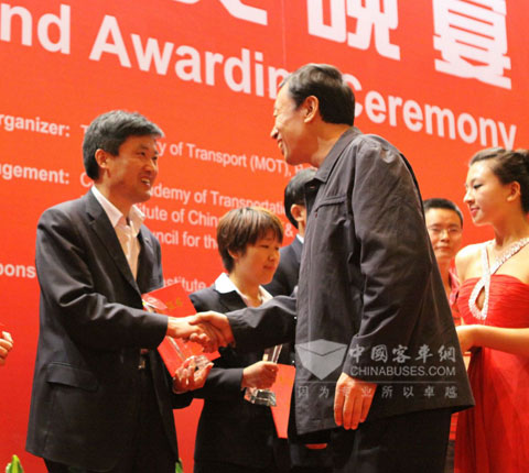安凱尊榮AK9獲得“中國道路運輸杯”最佳公路客車獎