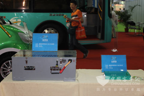 參展的五洲龍磷酸鐵鋰鋰電池組