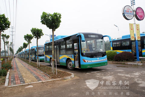 首批即將交付東營(yíng)的天然氣客車(chē)