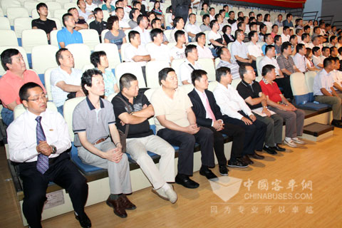 與會嘉賓聚精會神聆聽