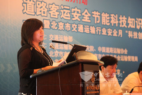 中青旅旅游服務(wù)分公司市場銷售部經(jīng)理王旭介紹使用G-BOS經(jīng)驗(yàn)