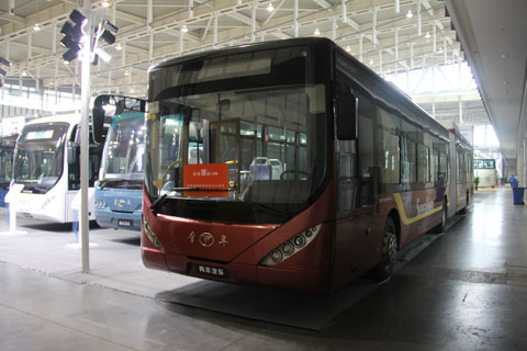 青年JNP6180HEV混合動力城市客車