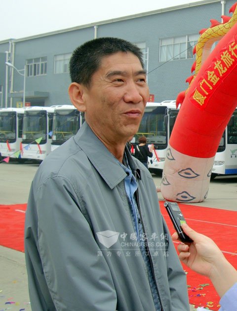蕪湖運泰汽車運輸集團有限公司副總經(jīng)理朱童建接受采訪
