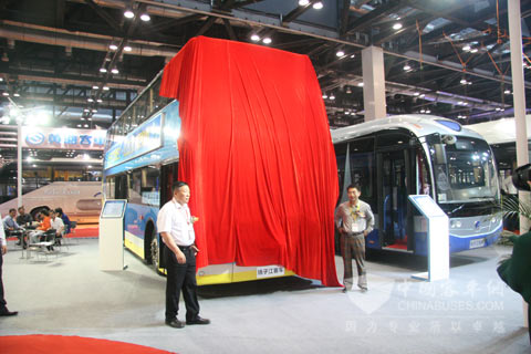 揚(yáng)子江雙層巴士首度亮相2012道路運(yùn)輸展