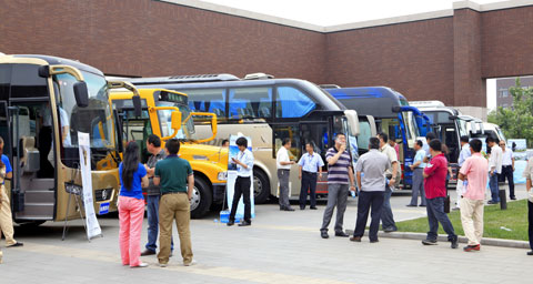 推介會主打金旅六款精品客車——天驕、雪狐、現(xiàn)代考斯特、海獅輕客、校車、禮賓車
