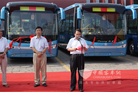 馬明義總經(jīng)理在發(fā)車儀式上致辭