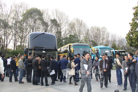 參觀大金龍客車(chē)