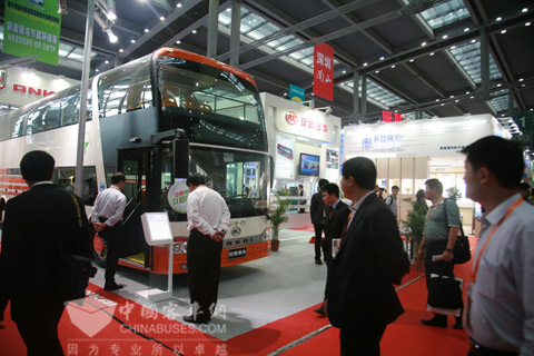 安凱將國(guó)內(nèi)首款純電動(dòng)雙層客車開(kāi)進(jìn)高交會(huì)