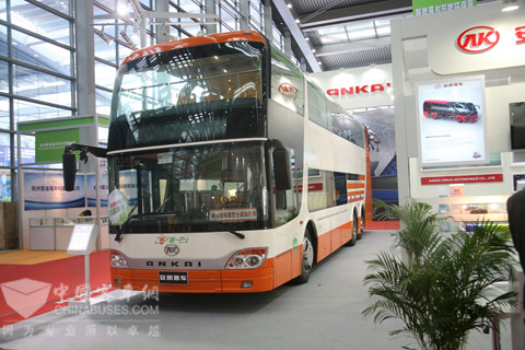 安凱將國(guó)內(nèi)首款純電動(dòng)雙層客車開(kāi)進(jìn)高交會(huì)