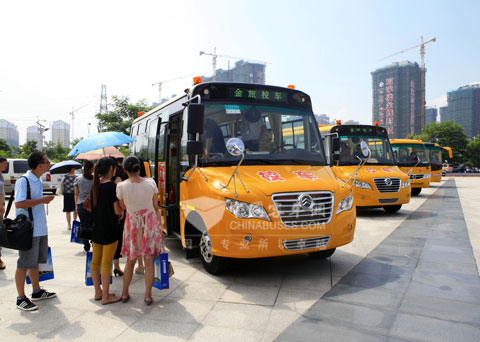 金旅校車為學生提供多重保護