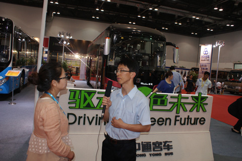 中通客車品牌文化部部長(zhǎng)李篤生接受媒體采訪