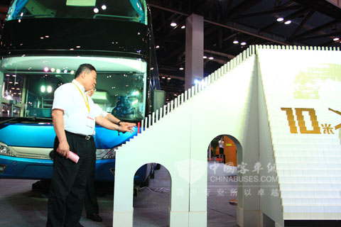 宇通10米一層半新車榮耀上市