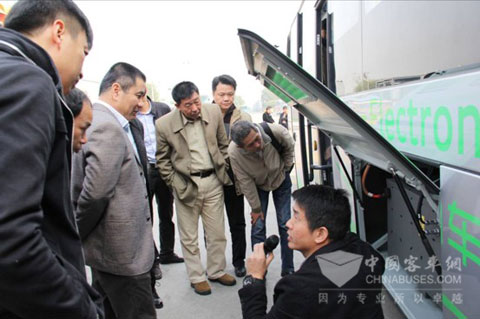 　陳曉冰博士現(xiàn)場(chǎng)講解XMQ6110C多項(xiàng)技術(shù)亮點(diǎn)