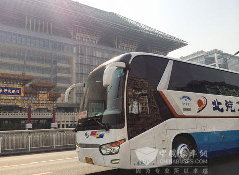 湖南代表團服務(wù)用車大金龍龍威XMQ6129Y2